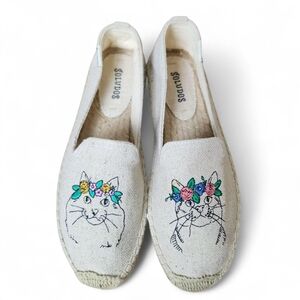 SOLUDOS Spirit Animal Smoking Slipper- Cat Embroidery Sand Size 7